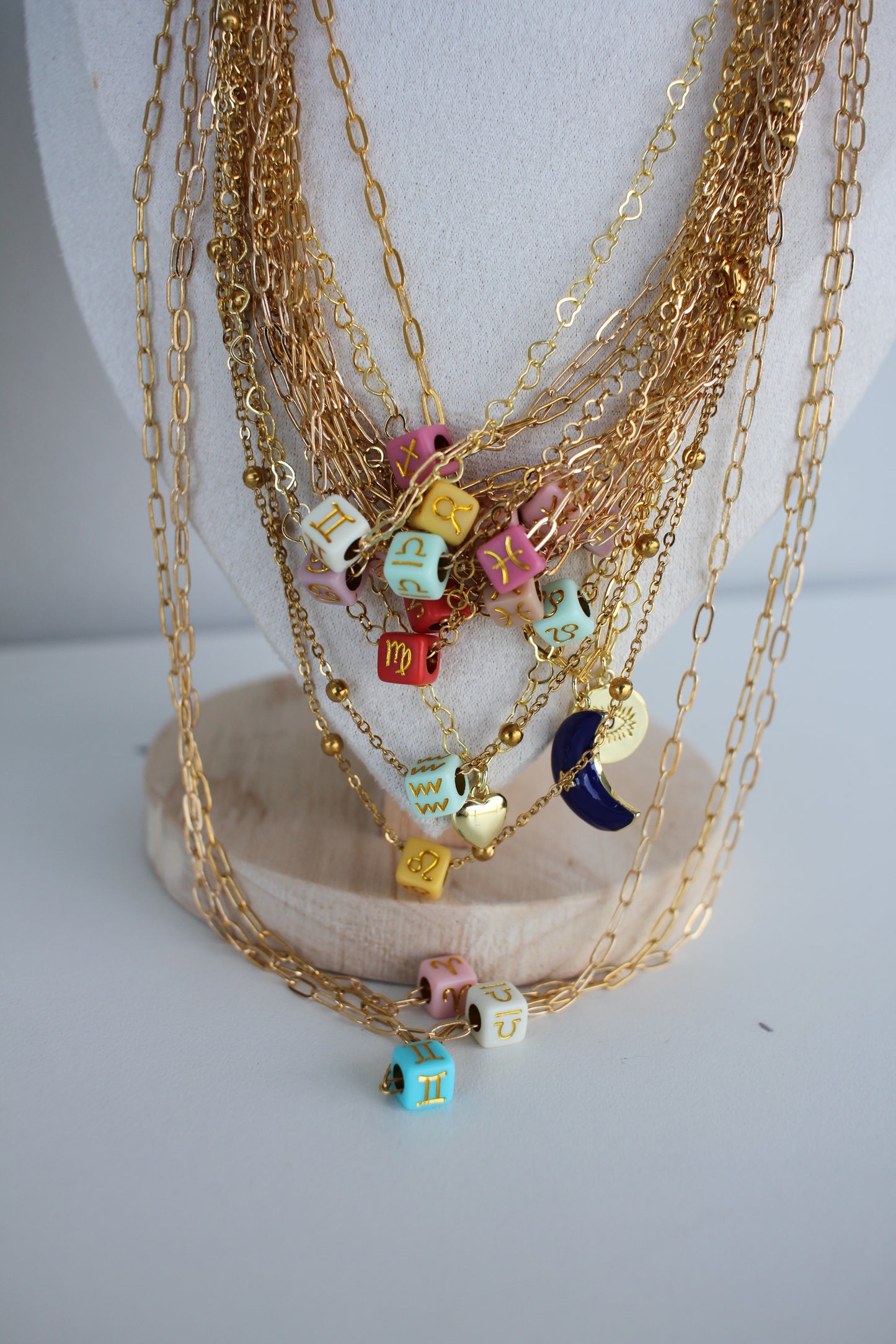 Collar Zodiacal Dorado | Joyería Personalizada de Signos Zodiac Gold Necklace | Personalized Astrology Jewelry - Luna by Cinthia Garcia